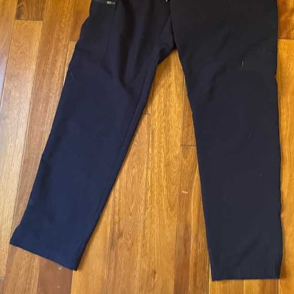 FIGS Scrub Set - Picture 4 of 4